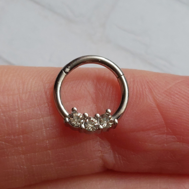 Auskarai pirsingui cartilage, helix, daith, septum "Kristaliukų trio"
